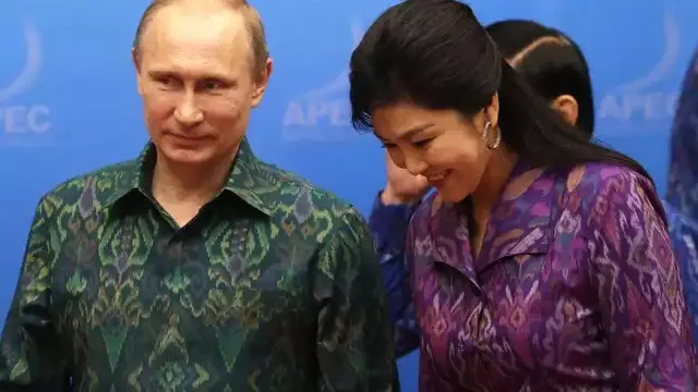 Tokoh dunia mengenakan baju adat Indonesia.