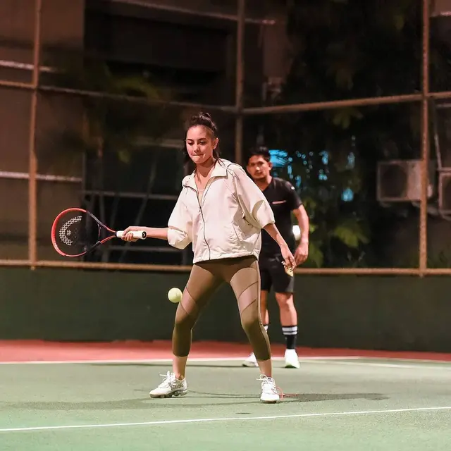 7 Momen Seru Ririn Ekawati dan Ibnu Jamil Olahraga, Main Tenis Sambil Pacaran