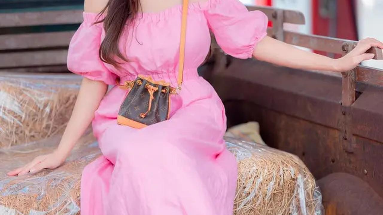 6 Gaya Angel Karamoy Pakai Dress, Tampil Manis hingga Elegan