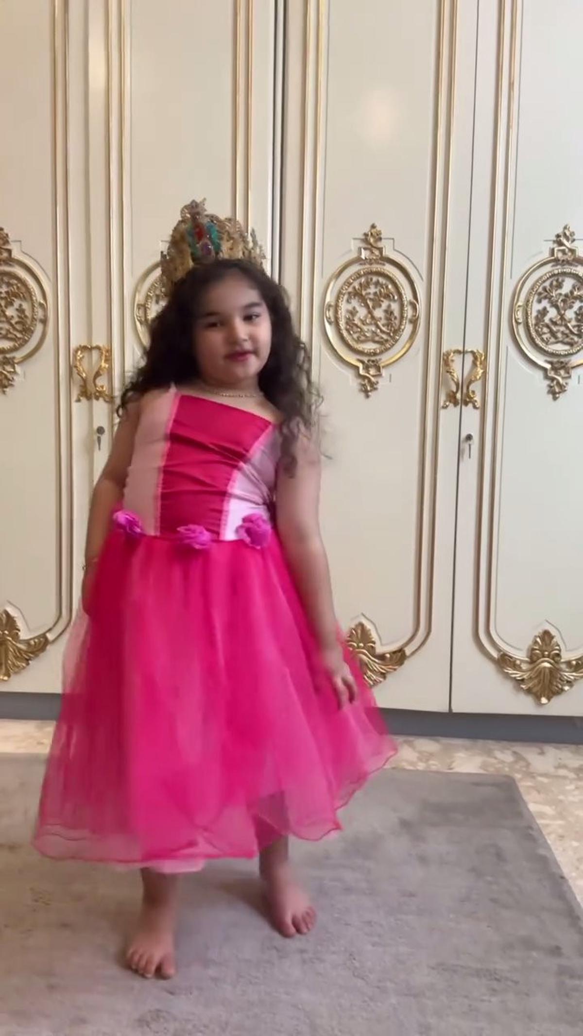 Ayang Anak Tasya Farasya Beri Tutorial Makeup Jadi Princess Aurora, Sudah Jago Tanpa Pakai Cermin