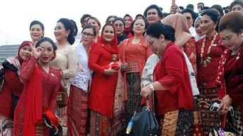 Krisdayanti Swafoto Bareng Puan Maharani di Gedung DPR RI, Serba Merah dan Meriah Banget