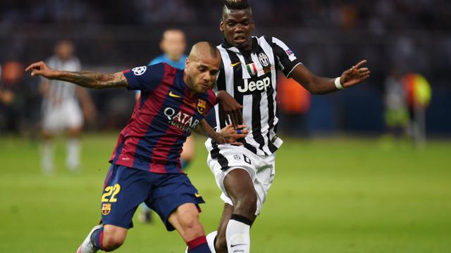 Dani Alves ( AFP PHOTO / PATRIK STOLLARZ)