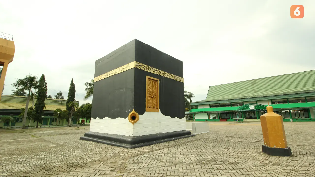 Ka'bah Asrama Haji Embarkasi Banjarmasin di Banjarbaru