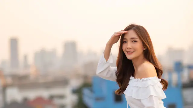 wanita juni aura menyenangkan