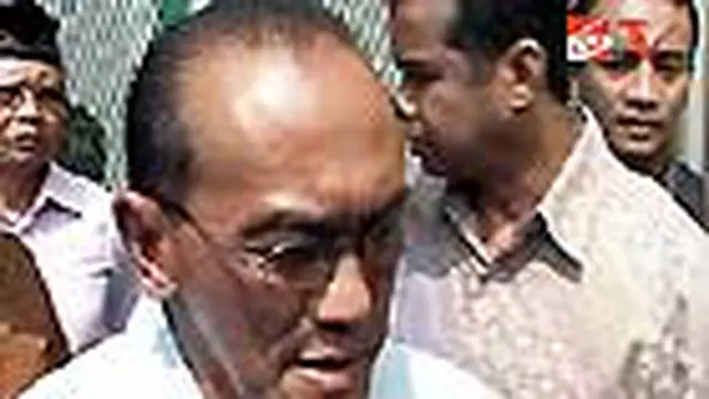 Ical dan Akbar Jenguk Bachtiar Chamsyah