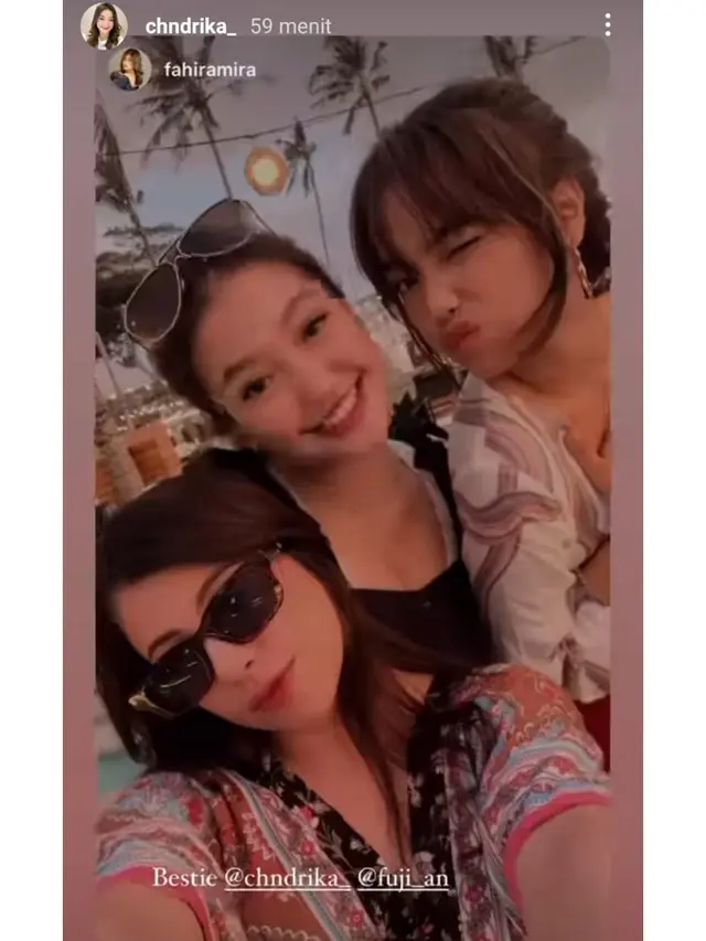 Disebut Bestie, Ini 6 Potret Akrab Fuji dan Chandrika Chika di Bali