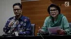 Juru bicara KPK Febri Diansyah (kiri) dan Wakil Ketua KPK, Basaria Panjaitan saat memberikan keterangan kepada awak media terkait operasi tangkap tangan (OTT) Jambi di Gedung KPK, Jakarta, Rabu (29/11). (Liputan6.com/Faizal Fanani)