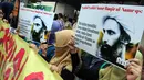 Sejumlah demonstran melakukan unjuk rasa menentang eksekusi mati Syeikh Nimr di depan Kedubes Arab Saudi, Jakarta, Senin (4/1/2015). Mereka menuntut Pemerintah Saudi untuk menghentikan semua eksekusi mati para tahanan politik.(Liputan6.com/Helmi Afandi)