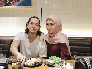 Melody Prima Ananda Divia lahir di Jakarta, 18 Januari 1995, merupakan aktris berkebangsaan Indonesia. Ia pertama kali bermain di sinetron pertamanya yang berjudul Dia Bukan Cinderella saat itu dia berperan sebagai Amanda. (Liputan6.com/IG/melodyprima)