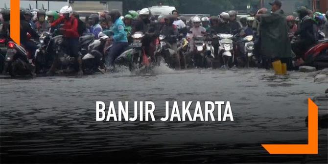 VIDEO: Jalan Cakung-Cilincing Tergenang Banjir