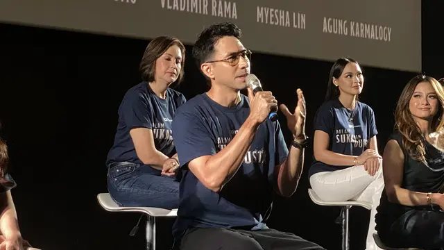 Darius Sinathrya dalam jumpa pers Dalam Suka dan Dusta di Jakarta, Rabu (23/9/2026). (Liputan6.com/Nola Vemiliana)