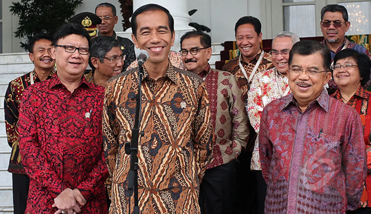 Presiden Joko Widodo bersama Wakil Presiden Jusuf Kalla memberikan keterangan seputar pelantikan Komjen Budi Gunawan menjadi Kapolri di Istana Bogor, Jum'at (13/2/2015). (Liputan6.com/Faizal Fanani)