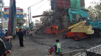 Kepala tiang Tol Bogor Outer Ring Road (BORR) yang berada di Jalan Soleh Iskandar, Tanah Sareal, Kota Bogor, ambruk pada Rabu (10/7/2019) dini hari. (Liputan6/Achmad Sudarno)