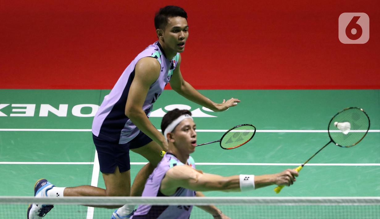 Fajar/Rian awali gim pertama dengan ambil kendali.  Fajar/Rian mampu memimpin 9-3, lalu 11-8 saat interval. Dan menangi gim pertama 21-14. (Liputan6.com/Helmi Fithriansyah)