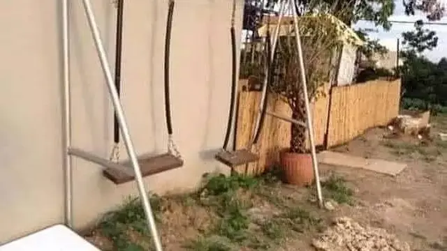 7 Potret Nyeleneh Bangunan Nyeleneh yang Enggak Ada Gunanya Ini Heran
