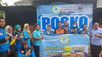 Bantuan untuk korban Banjir Kota Serang Banten dari komunitas Blue Helmet Tangerang Raya. (Liputan6.com/Pramita Tristiawati)