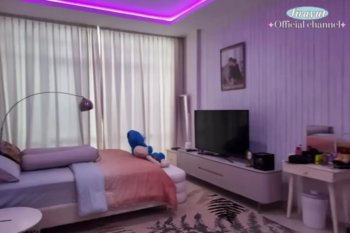 Potret rumah Jirayut di Indonesia (Foto: YouTube Jirayut Official Channel)
