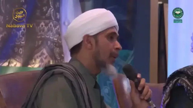 Habib Umar bin Hafidz Dibantu Seorang Penerjemah Saat Menjawab Pertanyaan Kelompok LGBT Malaysia