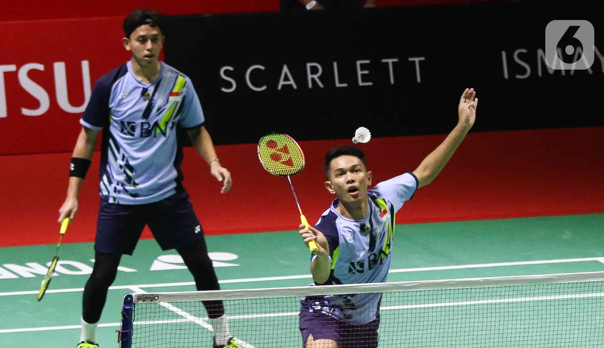 <p>Pebulu tangkis ganda putra Indonesia Fajar Alfian/Muhammad Rian Ardianto saat bertanding melawan pemain pebulu tangkis ganda putra Indonesia Pramudya Kusumawardana/Yeremia Rambitan pada babak 32 besar turnamen Daihatsu Indonesia Masters 2023 di Istora Senayan, Jakarta, Selasa (24/1/2023). Fajar Alfian/Muhammad Rian Ardianto menang atas Pramudya Kusumawardana/Yeremia Rambitan dengan skor 18-21, 21-14, dan 21-10. (Liputan6.com/Herman Zakharia)</p>
