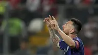 Dua gol sang juara Piala Dunia 2022 itu dicetak oleh kapten Lionel Messi pada menit 32 dan 42. (AP Photo/Martin Mejia)