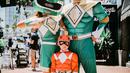 Cosplayer berpakaian seperti Power Rangers menghadiri San Diego Comic Con International 2022 di San Diego, California (22/7/2022). San Diego Comic Con 2022 berlangsung selama empat hari ini dari 21-24 Juli. (AFP Photo/Matt Winkelmeyer)