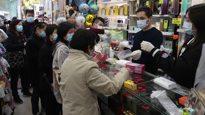 Takut Virus Corona, Warga Hong Kong Antre Masker Gratis