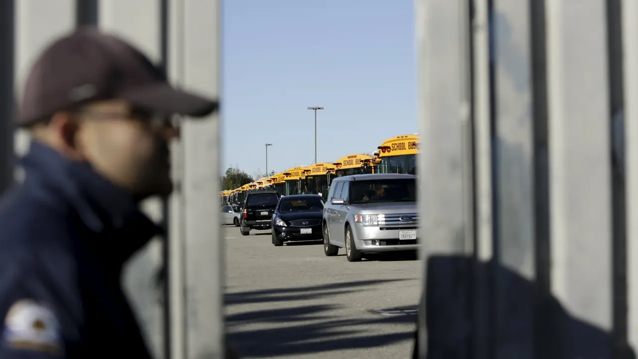 Murid-murid dirumahkan, sekolah diliburkan menyusul ancaman teror di Los Angeles