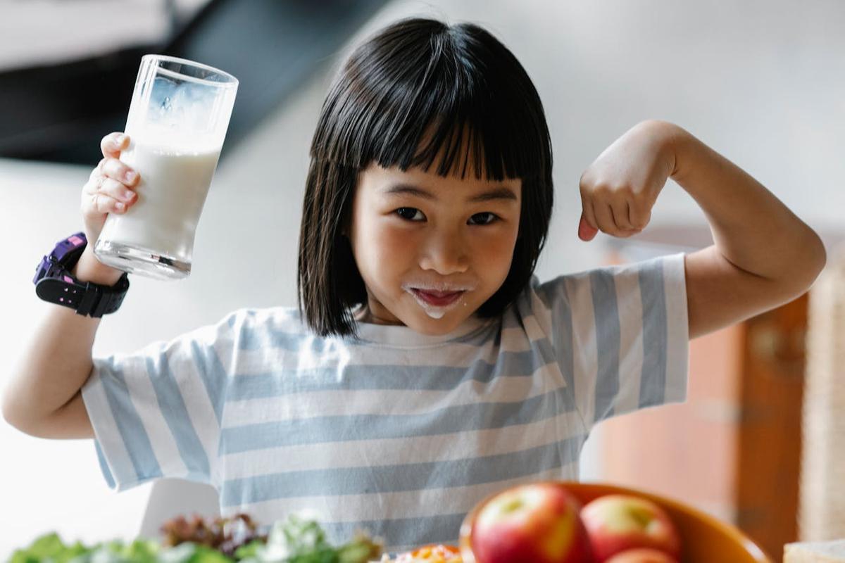 Ilustrasi Anak dengan Pola Makan Sehat
