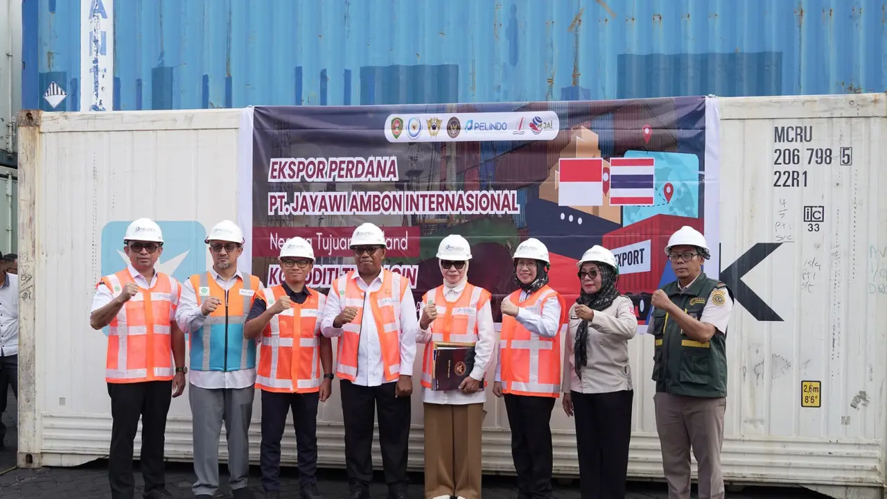 Bea Cukai Ambon dan Dinas Perindustrian dan Perdagangan Provinsi Maluku mengawal ekspor perdana 11,6 ton frozen tuna loin ke Thailand melalui Pelabuhan Yos Sudarso, Kota Ambon, Rabu (1/7) (Istimewa)