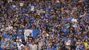 Ribuan suporter Persib memadati tribun utara Stadion GBK Jakarta, Minggu (3/4/2016). Ribuan suporter Persib memadati Stadion GBK Jakarta untuk menyaksikan laga final Piala Bhayangkara 2016. (Liputan6.com/Helmi Fithriansyah)