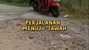 "Ngakak!! Arhan bonceng Azizah dan Umi ke sawah Blora, emang boleh seboti itu?," tulis @momenBucin sebagai keterangan video singkatnya. [Youtube/momenbucin]