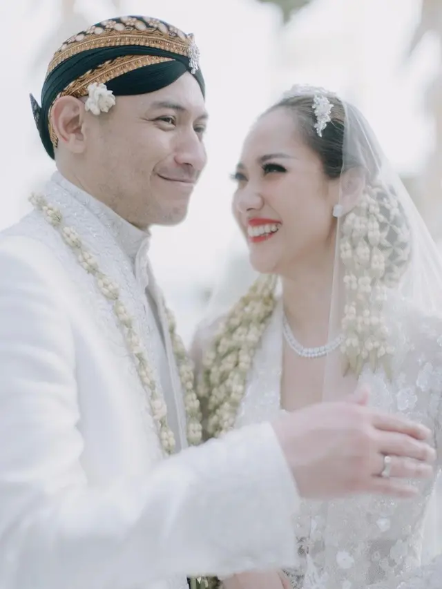 Bunga Citra Lestari terlihat sangat bahagia usai dirinya dipersunting Tiko Aryawardhana