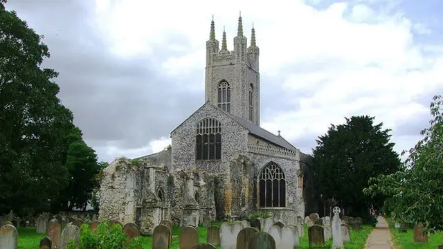 Gereja St. Mary di Kota Bungay, di area Suffolk Timur, Inggris. Kota ini disebut sebagai ibu kota negara bagi para pemuja setan. (Dok: Visit Bungay)
