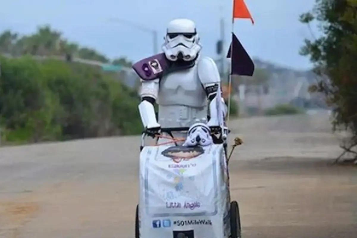Suami Berkostum `Star Wars` demi Mendiang Istri