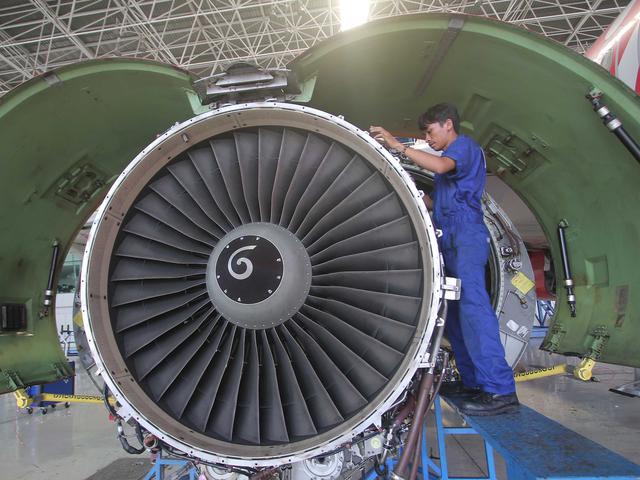 Gmf Raup Untung Usd 7 4 Juta Sepanjang Kuartal I 2018 Bisnis Liputan6 Com Pesawat itu bagaimana, kalian bisa lihat banyak di video saya. gmf raup untung usd 7 4 juta sepanjang