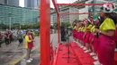 Grup vokal bernyanyi dalam acara Christmas Carol di Kawasan Bundaran HI, Jakarta, Kamis (22/12/2022). Pemerintah provinsi (Pemprov) DKI Jakarta kembali mengadakan Christmas Carol untuk merayakan Natal di Ibu Kota. Pagelaran ini diadakan mulai Rabu (21/12) hingga Jumat (23/12) dari pukul 15.30-17.30 WIB yang diselenggarakan di tiga titik, seperti Terowongan Kendal, kawasan Bundaran HI, dan Kota Tua. (Liputan6.com/Faizal Fanani)