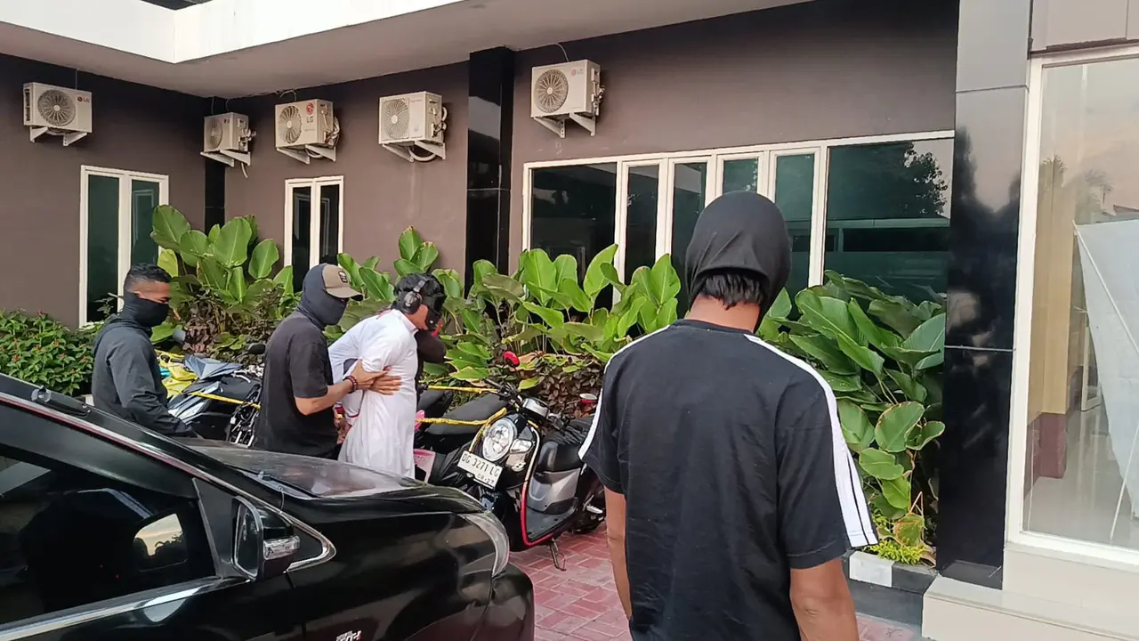 Densus 88 Antiteror Polri menggelar operasi penangkapan pelaku teror secara serentak di enam provinsi. (Dok. Istimewa)