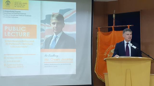 Duta Besar Inggris untuk Indonesia Owen Jenkins, menyampaikan kuliah umum di FISIP-UI, Rabu 16 Oktober 2019. (Rizki Akbar Hasan / Liputan6.com)