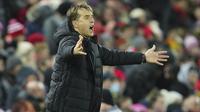 Setelah tertinggal, Wolverhampton tak menyerah mencari gol penyeimbang. Berkali-kali tekanan dilancarkan anak asuh Julen Lopetegui. (AP Photo/Jon Super)