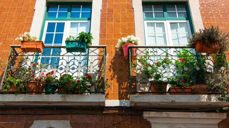 4 Cara Simpel Mendekorasi Balkon Rumah Jadi Lebih Menarik