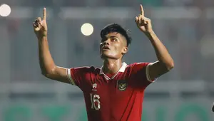 Ramadhan Sananta. Striker berusia 20 tahun milik PSM Makassar ini layak dicoba sebagai starter saat Timnas Indonesia menghadapi Brunei Darussalam, setelah dua striker yang diturunkan pelatih Shin Tae-yong saat jumpa Kamboja, Muhammad Rafli dan Ilija Spasojevic nyatanya belum tampil sesuai harapan. (Bola.com/M Iqbal Ichsan)