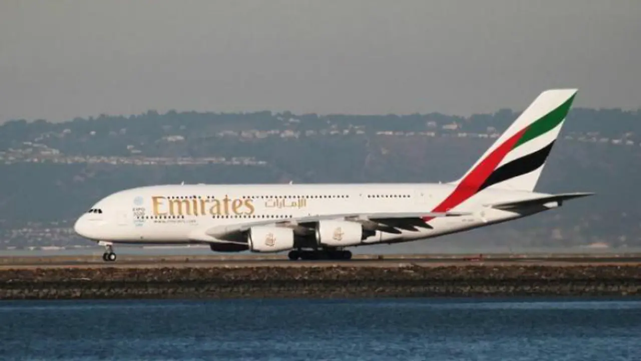 Ilustrasi pesawat Emirates