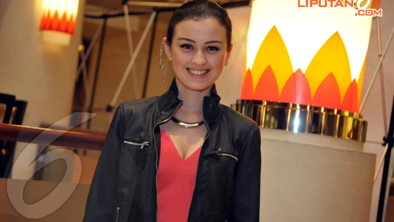[FOTO] Rambut Bermasalah, Kimberly Ryder Pilih Botak