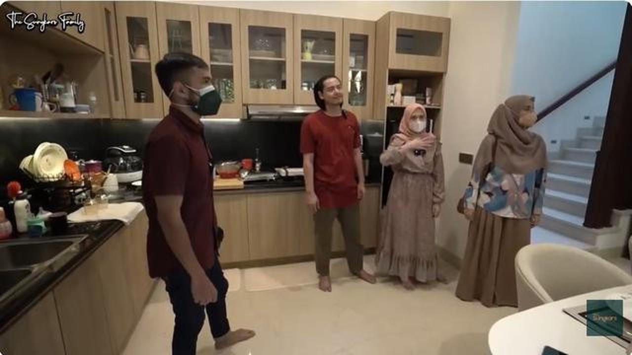 6 Potret Ruang Makan dan Dapur Rumah Cut Meyriska, Desain Elegan