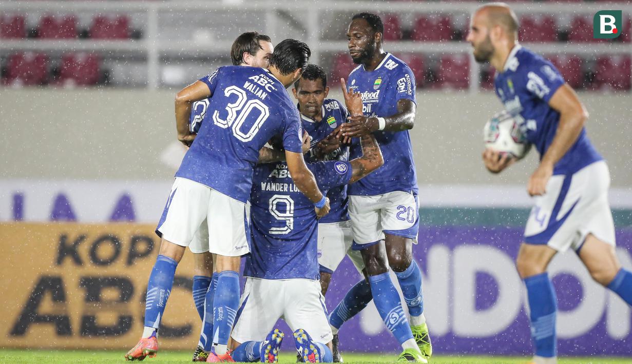 Wander Luiz dan Mohammed Rashid masing-masing mencetak dua gol untuk kemenangan Persib Bandung saat menghadapi PSS Sleman. (Bola.com/Bagaskara Lazuardi)