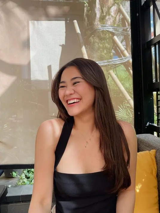 Dengan tubuh yang ramping, Aaliyah Massaid terlihat sangat percaya diri mengenakan crop top. Contohnya seperti ini [instagram/aaliyah.massaid]