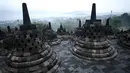 <p>Stupa-stupa Budha terlihat di candi Borobudur di Magelang, Jawa Tengah, Indonesia 10 Mei 2016. Menurut Kepala Balai Konservasi Borobudur Marsis Sutopo untuk mengajukan arsip sebagai Memory of the World tidak bisa tunggal. (AFP Photo/Goh Chai Hin)</p>