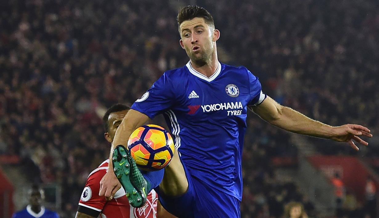 Aksi pemain Chelsea, Gary Cahill. (AFP/Glyn Kirk)
