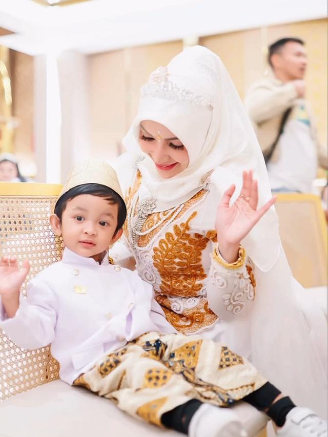 Potret Sulthan Anak Roro Fitira yang Makin Besar Makin Tampan (instagram/roro.fitria1989, instagram/rfm_baby_sulthan)