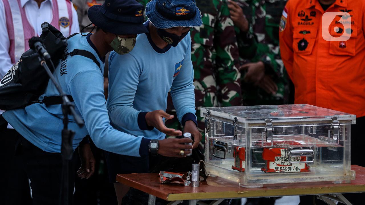 Tim SAR Gabungan Temukan Kotak Hitam Pesawat Sriwijaya Air SJ 182